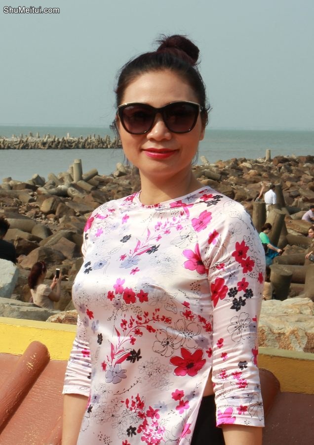 几个熟女好友结伴出行拍了很多照片[第28张/共34张]