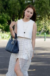 春光明媚穿丝袜高跟的快乐美女