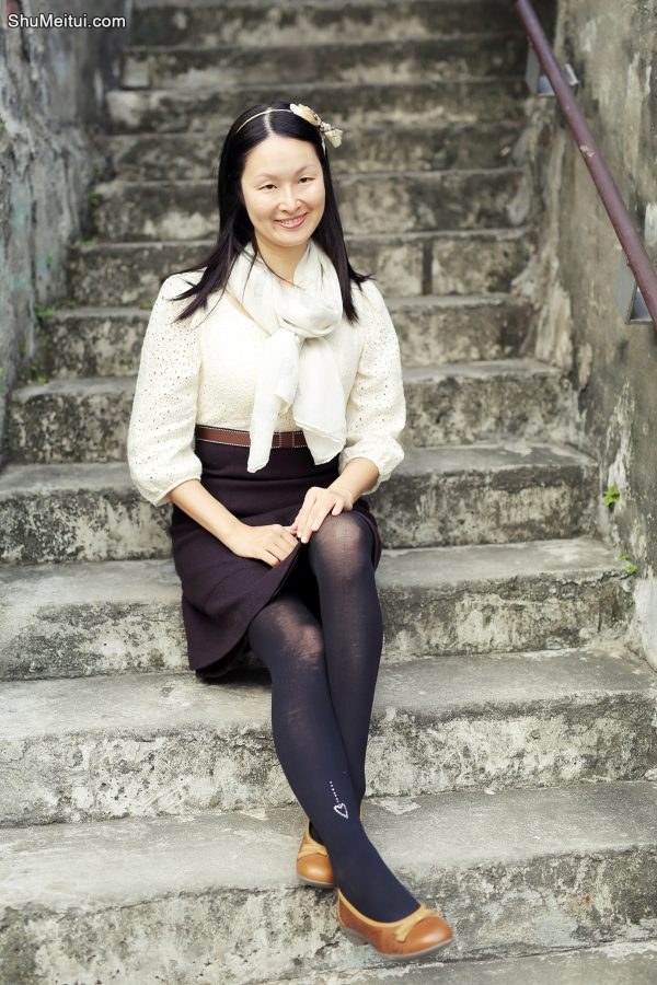 Elin姐穿黑色连裤袜外拍优雅[第14张/共23张]