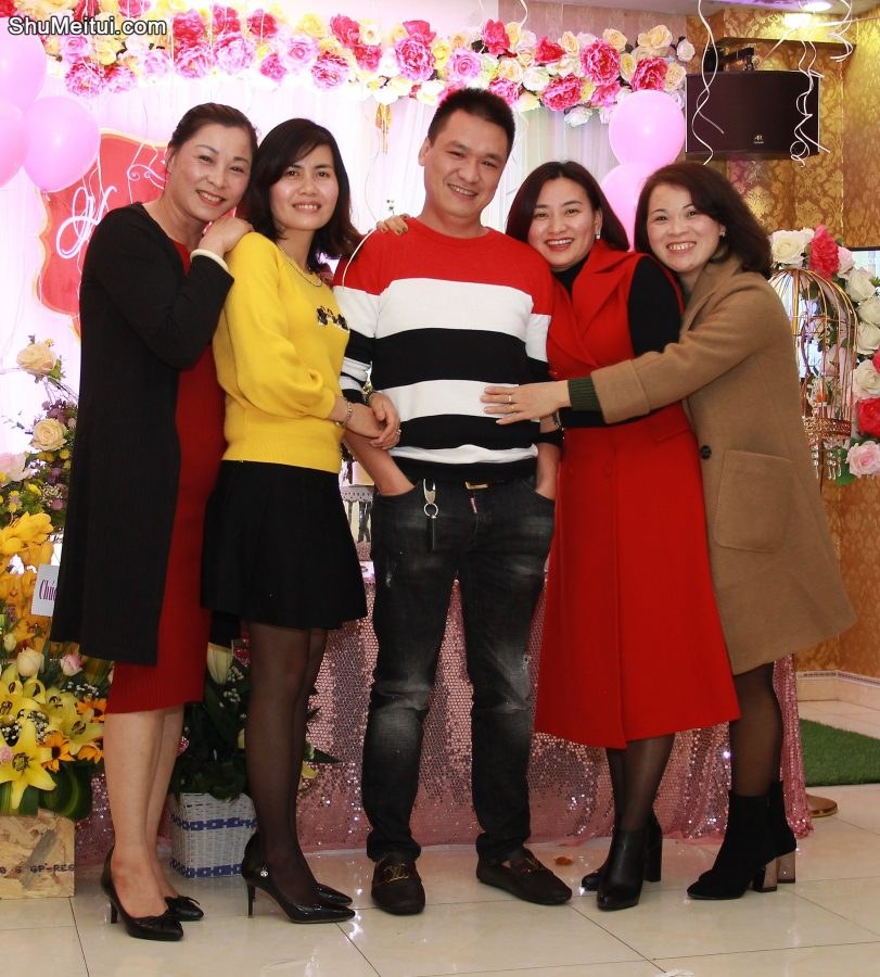 胡艳姐好友庆生各路成熟美女的丝袜[第3张/共24张]