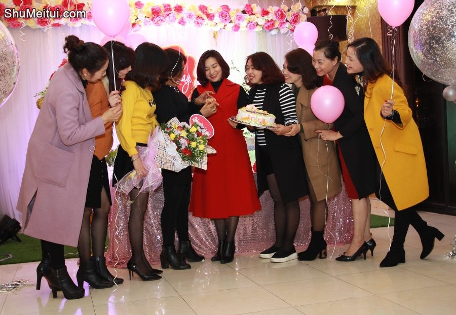 胡艳姐好友庆生各路成熟美女的丝袜[第14张/共24张]