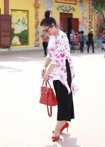 几个熟女好友结伴出行拍了很多照片