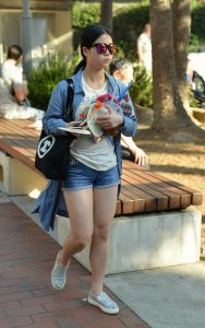 国外街头拍摄美女们各类的高跟和腿