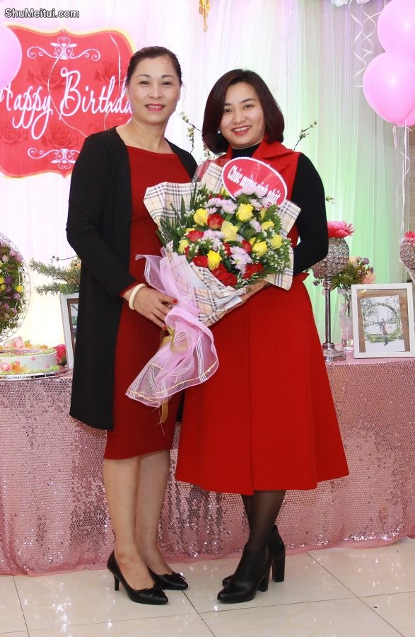 胡艳姐好友庆生各路成熟美女的丝袜[第19张/共24张]