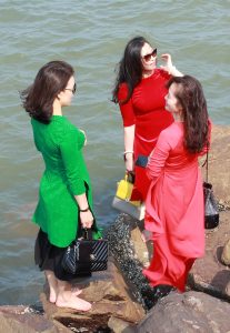 几个熟女好友结伴出行拍了很多照片