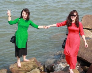 几个熟女好友结伴出行拍了很多照片