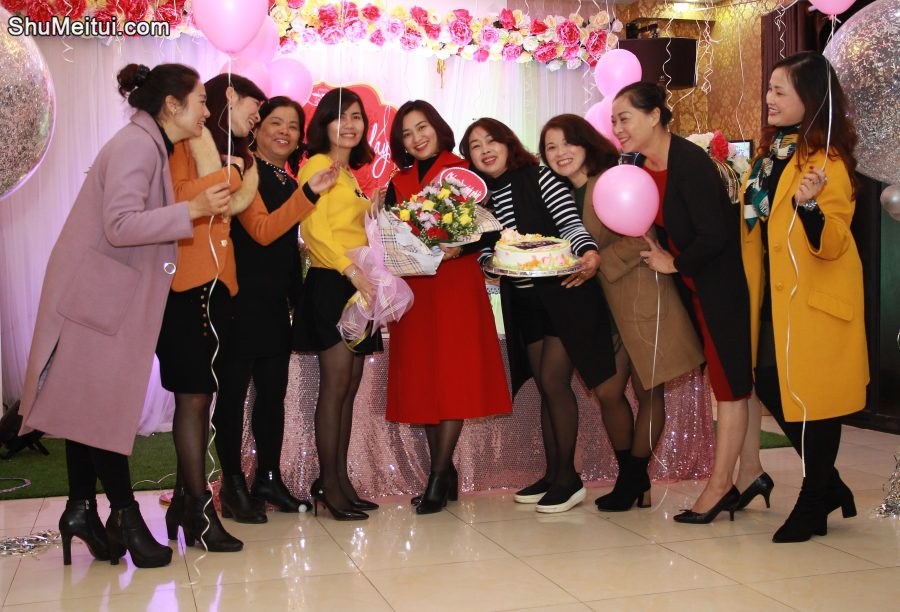 胡艳姐好友庆生各路成熟美女的丝袜[第16张/共24张]