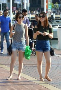 国外街头拍摄美女们各类的高跟和腿