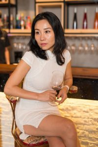 四选一或者我全要，喜欢中间白旗袍美女的大腿