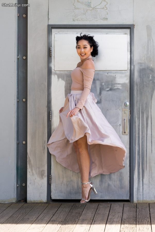 一中一洋两个好闺蜜同秀美腿高跟鞋[第22张/共34张]