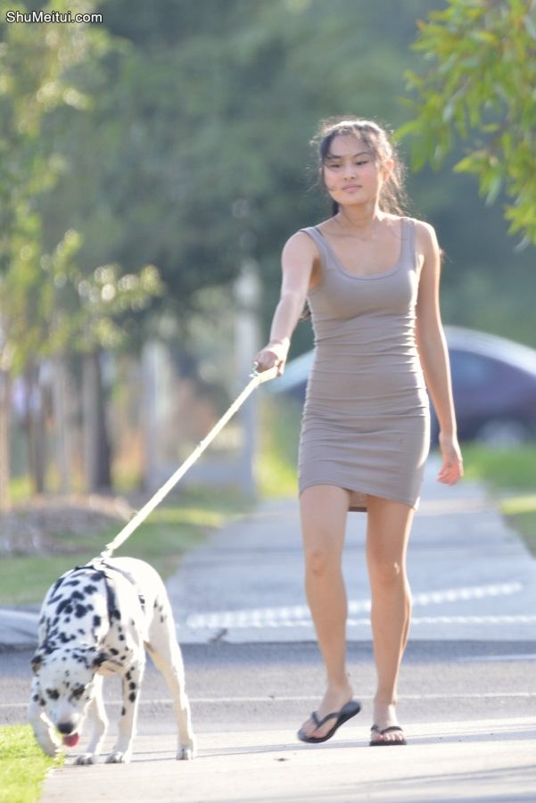 国外街头拍摄美女们各类的高跟和腿[第5张/共27张]