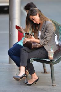 国外街头拍摄美女们各类的高跟和腿