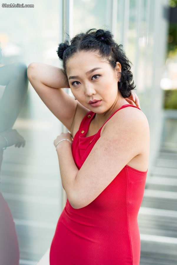 一中一洋两个好闺蜜同秀美腿高跟鞋[第10张/共34张]