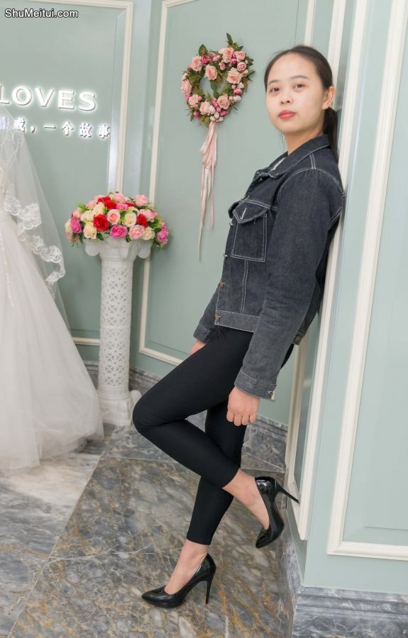 在影楼工作的小妹西装胡思而制服高跟鞋[第6张/共6张]