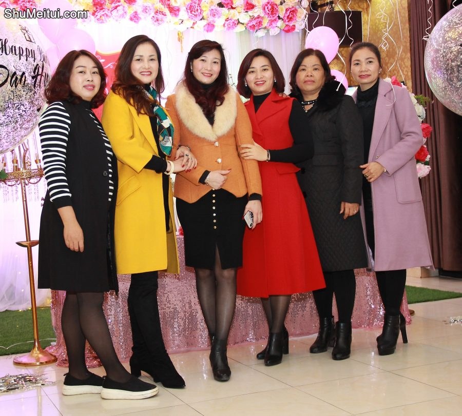 胡艳姐好友庆生各路成熟美女的丝袜[第8张/共24张]