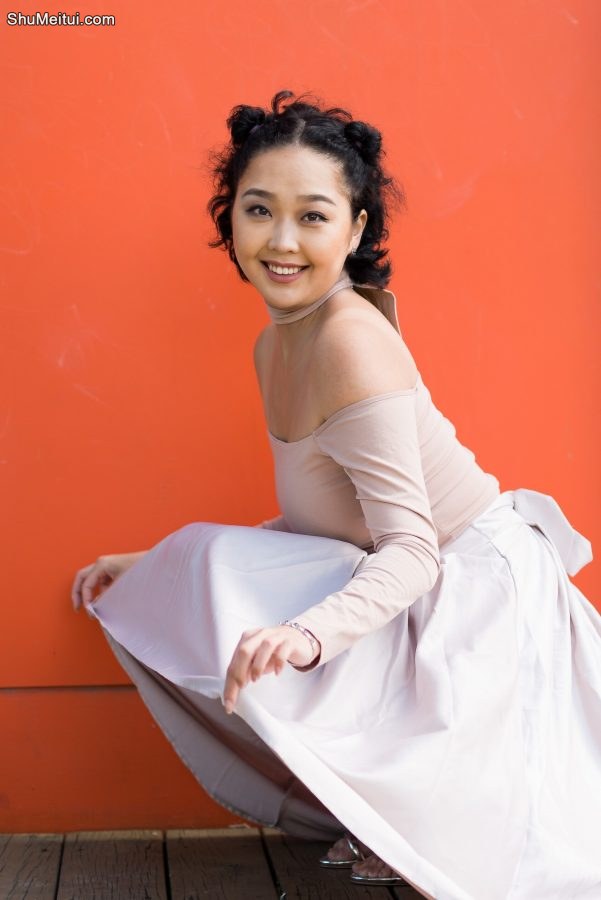 一中一洋两个好闺蜜同秀美腿高跟鞋[第32张/共34张]