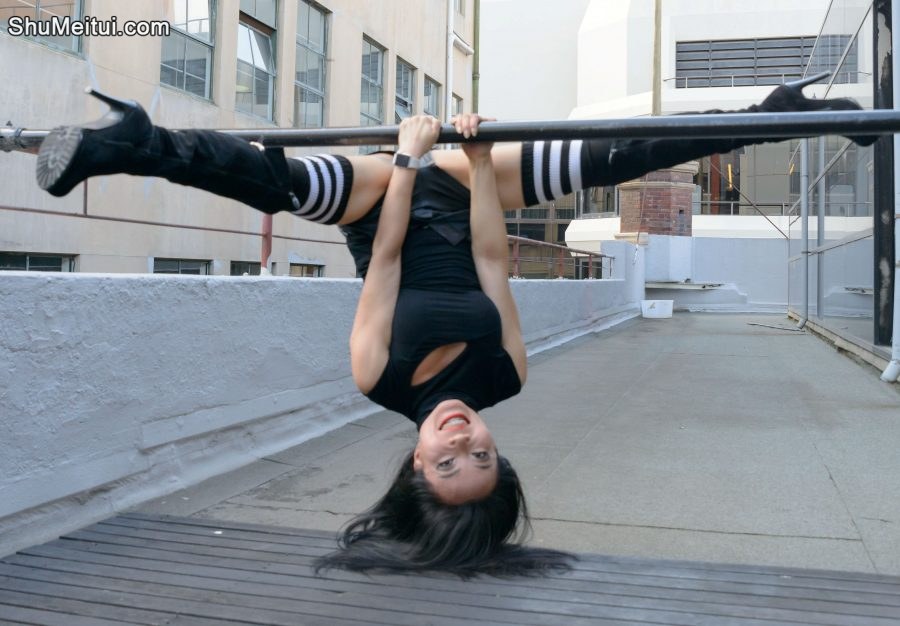 穿靴子高跟鞋玩单杠的熟妇技术好花样多[第4张/共20张]