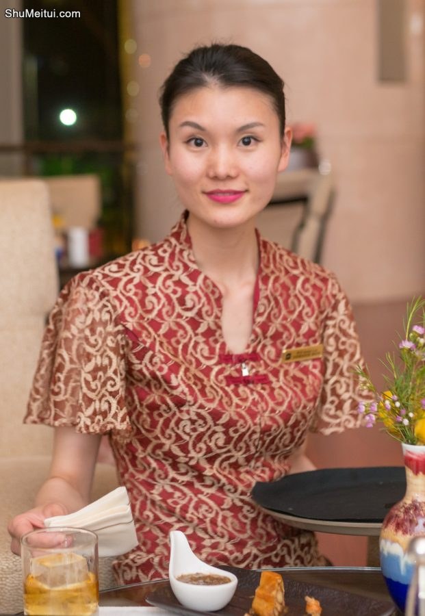 在酒店工作的小嫂子旗袍肉丝长腿[第5张/共5张]