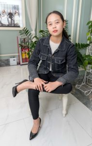 在影楼工作的小妹西装胡思而制服高跟鞋