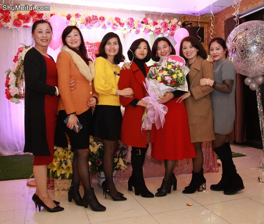 胡艳姐好友庆生各路成熟美女的丝袜[第1张/共24张]