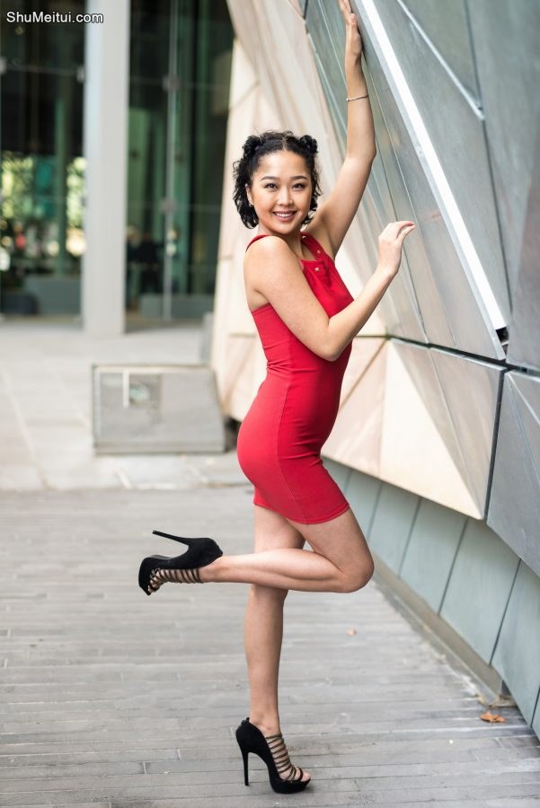 一中一洋两个好闺蜜同秀美腿高跟鞋[第6张/共34张]