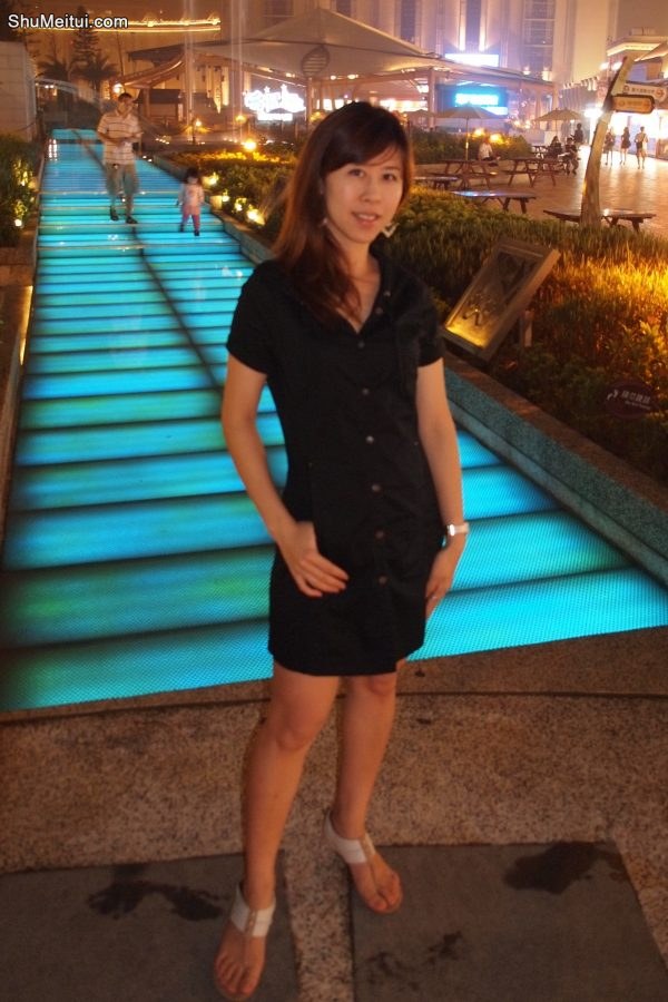 人妻尹嫂完了一天准备回酒店休息[第3张/共5张]