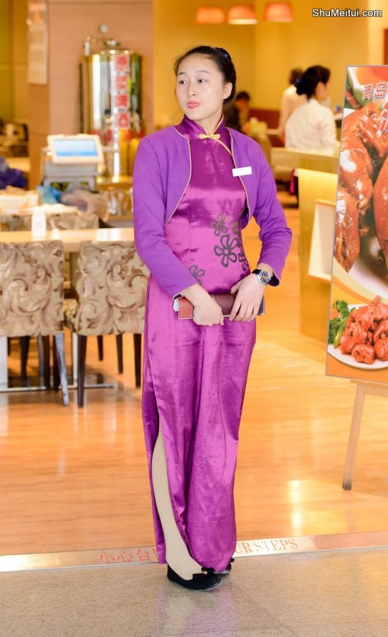 饭店迎宾的小熟女，有些味道哦[第4张/共5张]