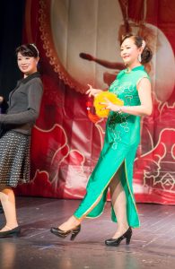 很多穿旗袍的熟女聚会看看有没有你的菜