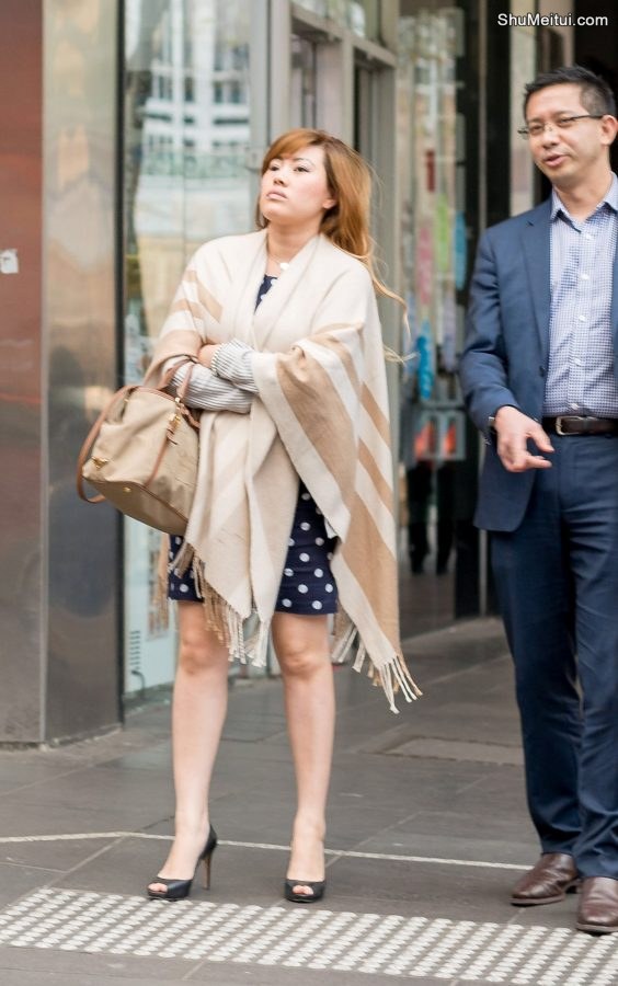 一脸不高兴的大姐，估计和身旁的老公冷战呢[第5张/共5张]