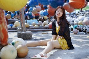 极品人妻在渔村旅行不时露出大腿