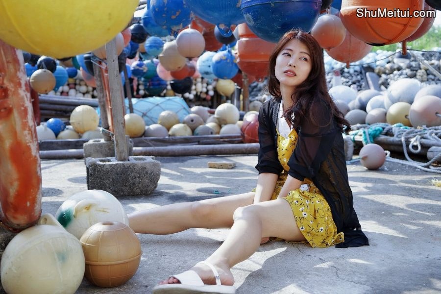 极品人妻在渔村旅行不时露出大腿[第13张/共44张]