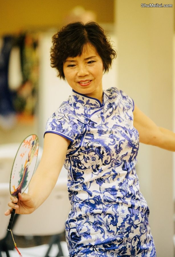 何姐和她的朋友们统一身着青花瓷旗袍排练[第19张/共35张]