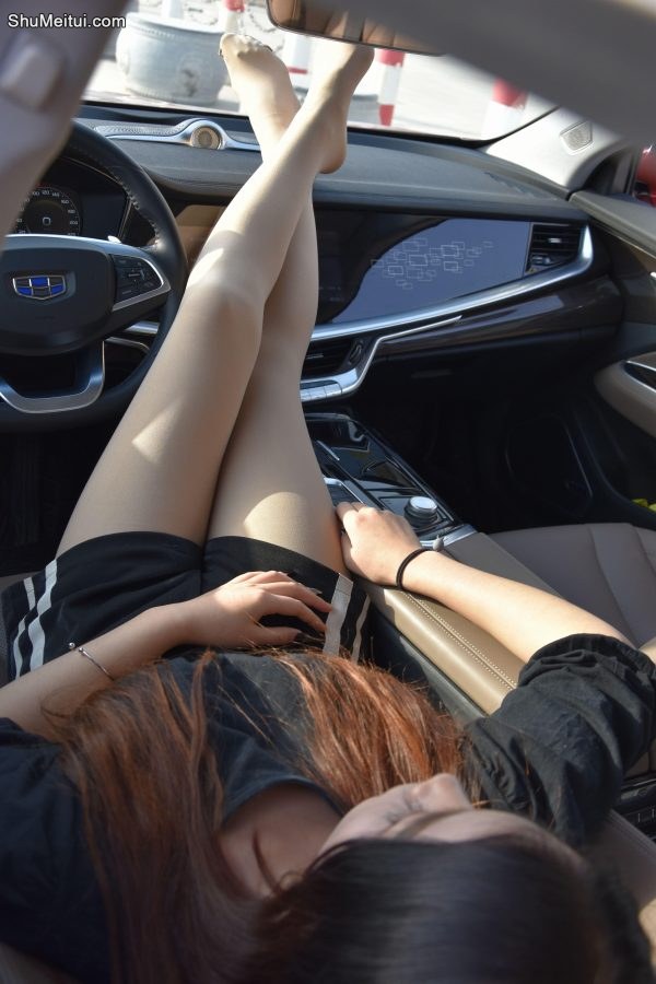 冬日里穿厚肉丝袜的大长腿御姐[第24张/共44张]