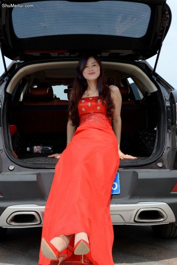 穿红色细高跟鞋的美妇带面具增加神秘感[第7张/共13张]