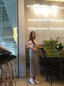 吉利车主老婆美腿拍写真亮点自寻