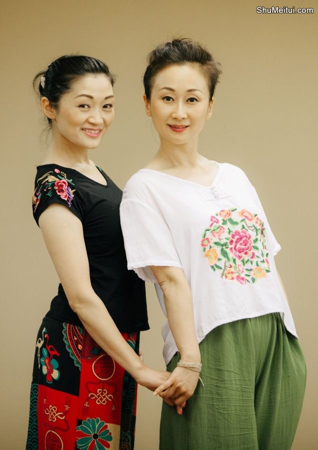 何姐和她的旗袍朋友穿各种各样的旗袍拍照片[第2张/共43张]