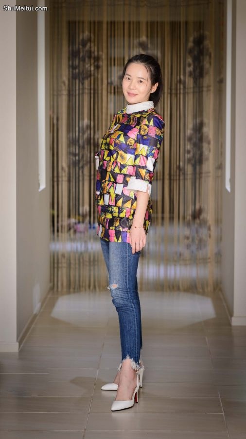 两位闺蜜在家的沙发上狂秀脚丫子[第8张/共12张]