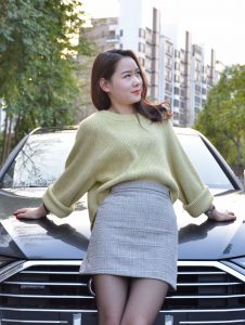 奥迪车内穿黑丝细高跟的嫂子