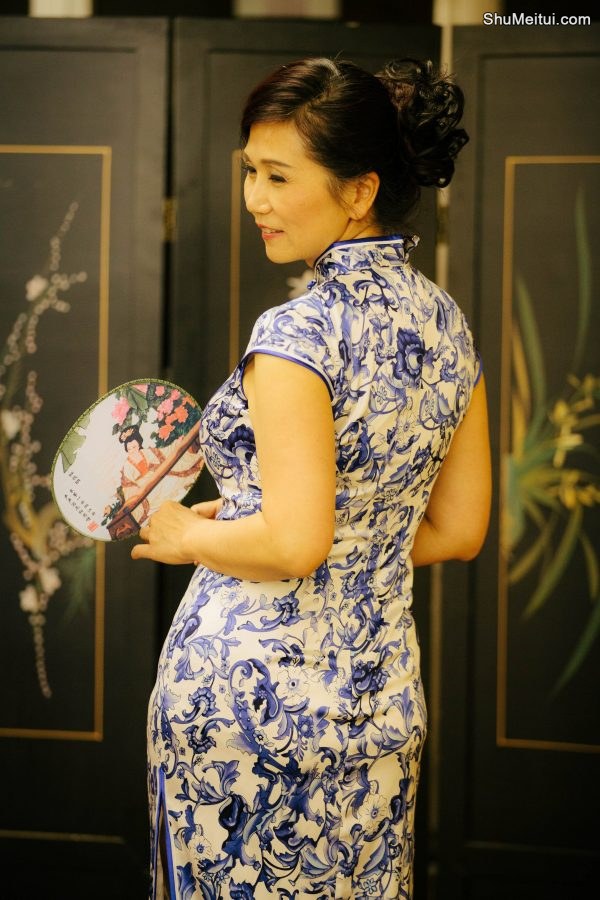 何姐和她的朋友们统一身着青花瓷旗袍排练[第33张/共35张]