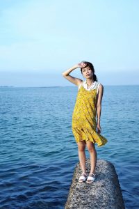 极品人妻在渔村旅行不时露出大腿