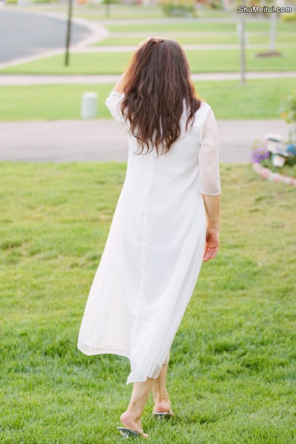 何姐和她的旗袍朋友白裙长发熟妇魅力十足[第7张/共20张]