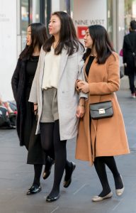 铿锵三人行，北京小妞果然风流，超高回头率