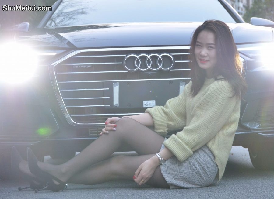 奥迪车内穿黑丝细高跟的嫂子[第11张/共21张]