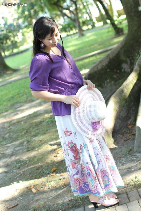 熟妇穿凉高拖鞋到海边就脱掉了[第7张/共22张]