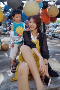 极品人妻在渔村旅行不时露出大腿