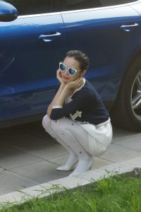 保时捷媳妇穿白色厚裤袜高跟开车