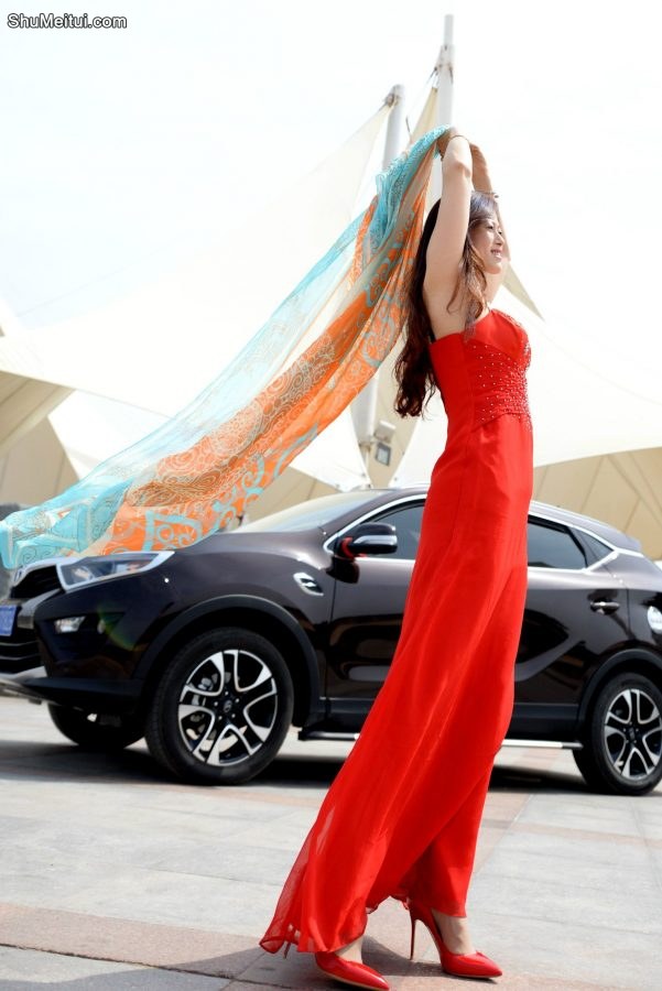 穿红色细高跟鞋的美妇带面具增加神秘感[第12张/共13张]