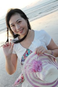 熟妇穿凉高拖鞋到海边就脱掉了