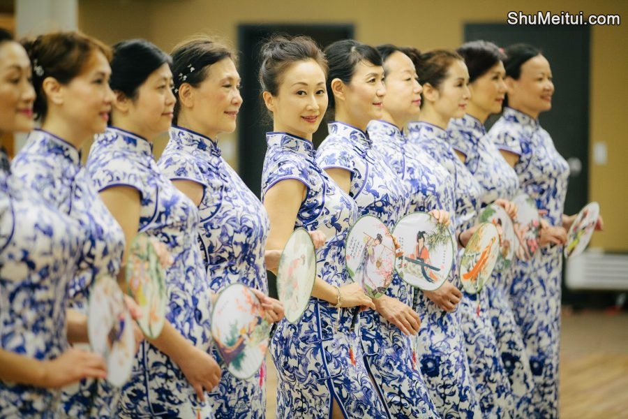 何姐和她的朋友们统一身着青花瓷旗袍排练[第6张/共35张]