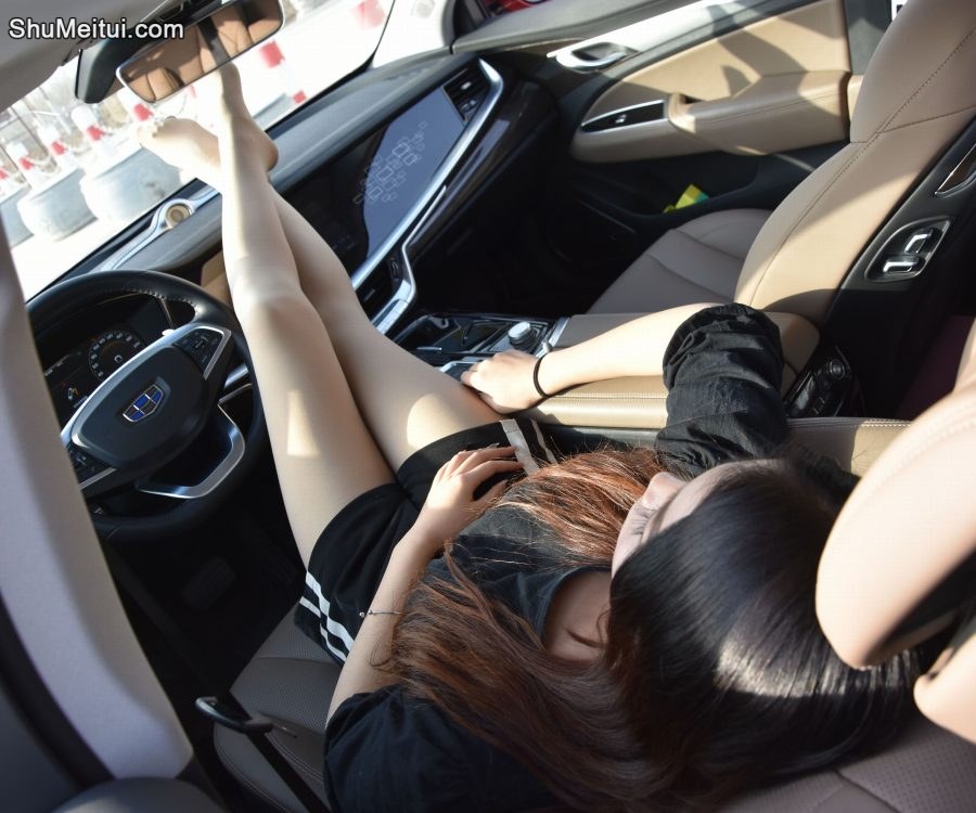 冬日里穿厚肉丝袜的大长腿御姐[第23张/共44张]